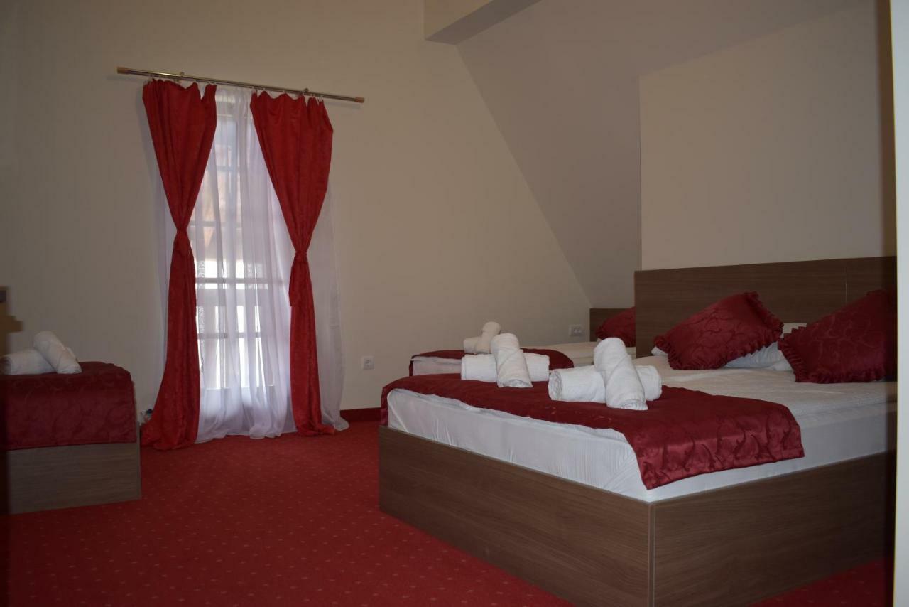 Hotel Zlatni Bor Sokolac  Exterior photo